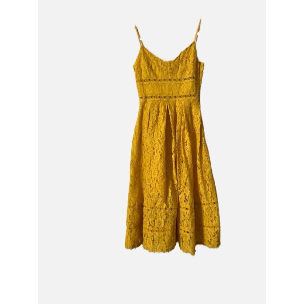 N S R Women Beautiful V-Neck Yellow Laced Fully Lined Slip dress Size M. Pre-Own